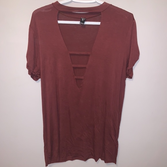 WINDSOR STORE CUT OUT TEE - Picture 1 of 3